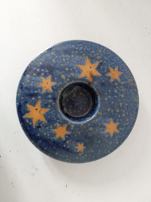 Suport ceramic pentru lumanare (gresie), albastru cu stelute crem, 13cm diametru