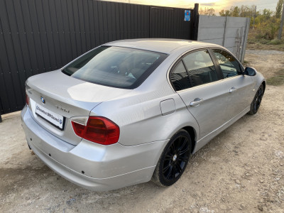 Dezmembrez BMW E90 330xd xdrive 231cp manual foto