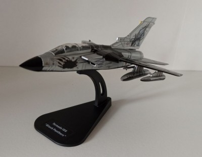 Macheta avion Tornado IDS Black Panters Italian Air Force - Italeri 1/100 foto
