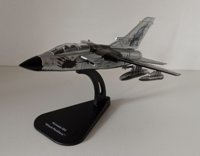 Macheta avion Tornado IDS Black Panters Italian Air Force - Italeri 1/100