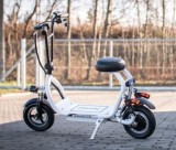 Moped Electric Airwheel K10+, Viteza 25 km/h, Autonomie 30 km, Motor 350W, Baterie Li-Ion 12Ah (Alb)