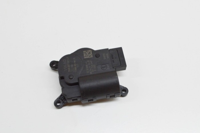 Motoras clapetă aeroterma VW ID.4 E21 2021 OEM: 2Q0907511F,T48318B,32.93919M | 20440255