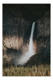 Tablou Canvas, "Cascada majestuoasă &icirc;n lumina soarelui", Cascadă, Dramatic, Pădure, Rocă, Natură, Măreție, Epic, Sălbăticie, 26 x 39 cm, CMCLASS