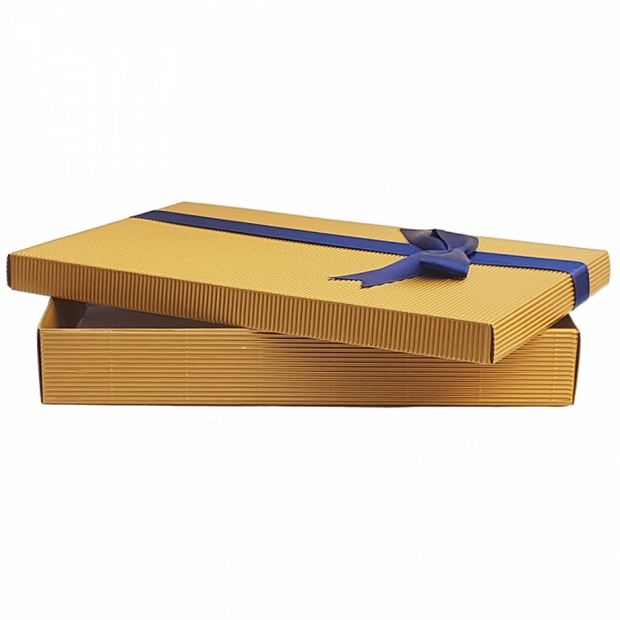 Cutie din carton auriu cu panglica si funda