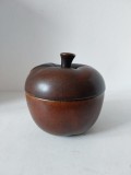 Vas ceramic cu capac, in forma de mar, 13cm inaltime x 12cm diametru