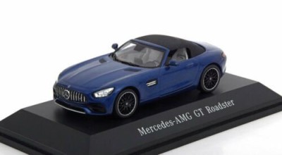 Macheta Mercedes-AMG GT Roadster 2017 - Spark 1/43 foto