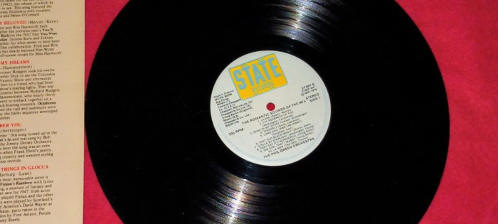 DISC VINIL LP. IMPECABIL &ndash; AN 1976 THE ROMANTIC SOUND OF THE 40 &quot; THE PHIL GREEN
