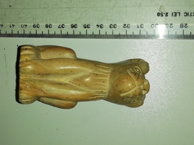 BIBELOU VINTAGE SCULPTAT IN PIATRA foto
