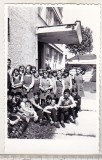 Bnk foto Ploiesti - Elevi la intrarea in Scoala nr 7 Nucilor anii `70, Alb-Negru, Romania de la 1950, Cladiri