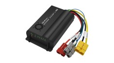 &Icirc;ncărcător automat Qoltec 12V DC-DC cu controler MPPT | 40A | LiFePO4 AGM GEL STD