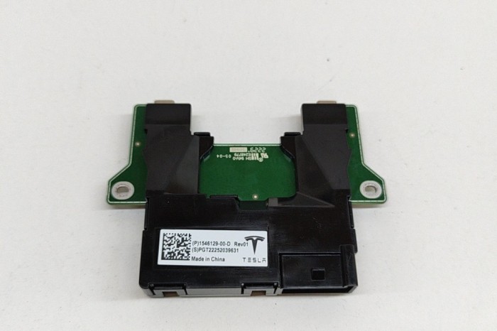 USB TESLA MODEL Y 2022 OEM: 1546129-00-D,1546129-61-D 26251861