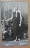 G326-I-Foto raritate anii 1900 CDV Art Nouveau- Femeie desculta cu bijuterii Max Huber-Atelier- PHARKIRCHEN Germania adnotatie-scrisa si datata 1906.