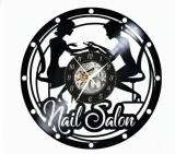 Ceas de perete &ldquo;Nails Salon&rdquo;, Vintage din Vinil, Negru, 30 cm