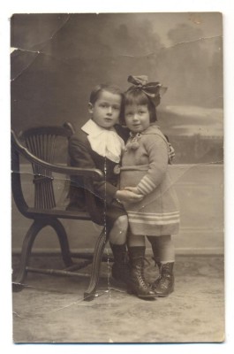 AD 1765 C.P.VECHE- COPII IN TINUTA DE EPOCA - ARE MAI MULTE INDOITURI foto