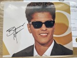 Poza ( 25x20 cm) cu autograf original Bruno Mars + Certificat de autenticitate