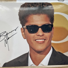 Poza ( 25x20 cm) cu autograf original Bruno Mars + Certificat de autenticitate