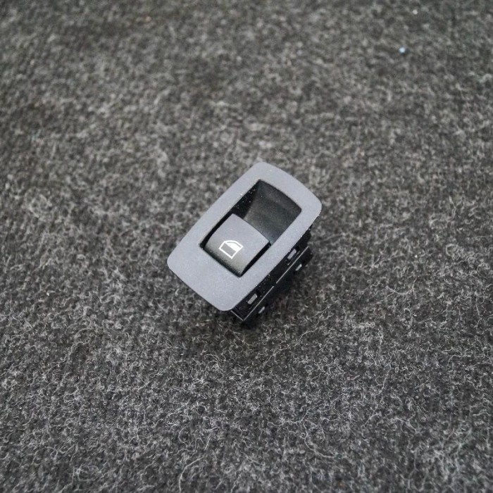Buton geam ușă dreapta spate BMW 1 F20 2011 OEM: 9208106 2476794