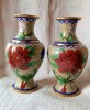 Pereche vaze din email cloissone vintage China trandafiri bujori