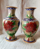 Pereche vaze din email cloissone vintage China trandafiri bujori