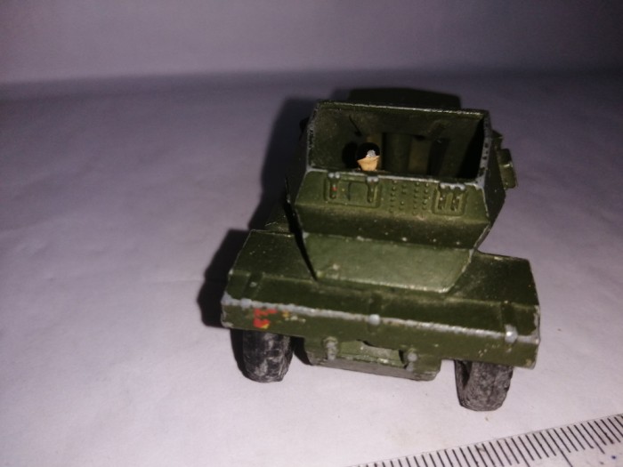 bnk jc Dinky 673 Scout Car (with driver)