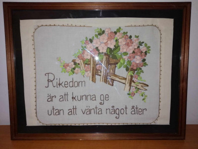 Tablou cusut brodat pe panza Peretar vechi broderie manuala in rama cu sticla Suedia foto
