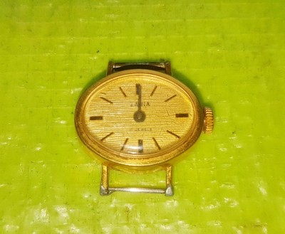 G515-Ceas ZARIA dama sovietic URSS aurit 10 microni 17 Rubine stare buna, nefunctional geam original. Marimi cu anse 2,5/2,5 cm (urechi). foto