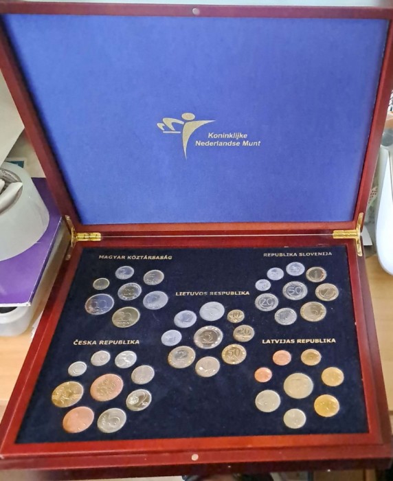 Monedele de circulație ale celor 19 țări noi ale UE [ UNC ]