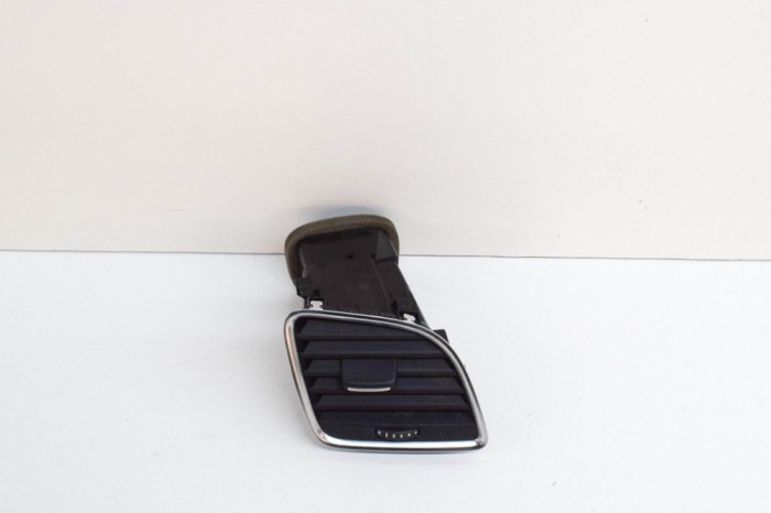 Gura de ventilație planșa de bord AUDI Q3 8U 2013 OEM: 8U2820902C,8U2820902B 15417963