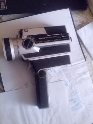 Camera Video veche Sankio Super Civie 660 1=8 $8 mm 1.1,8 foto