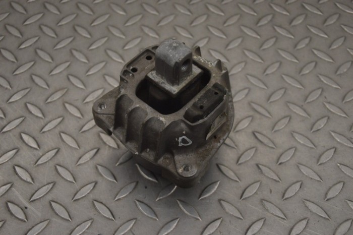 Suport motor dreapta BMW 6 Cabrio F12 2012 OEM: 6777371 21836173