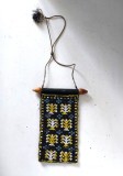 # Decorațiune Perete Tribală Borneo &ndash; Artă Dayak, Lucru Manual cu Mărgele, Motiv Etnic, 19x10 cm