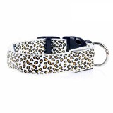 Cumpara ieftin Zgarda LED pentru caini si pisici, model leopard, 58 cm, marimea L, alb, Oem