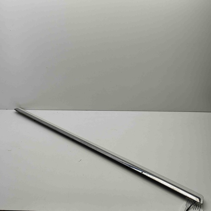 Bandou inferior ușă st&acirc;nga față VW PASSAT Variant B7 365 2012 OEM: 3AA854939