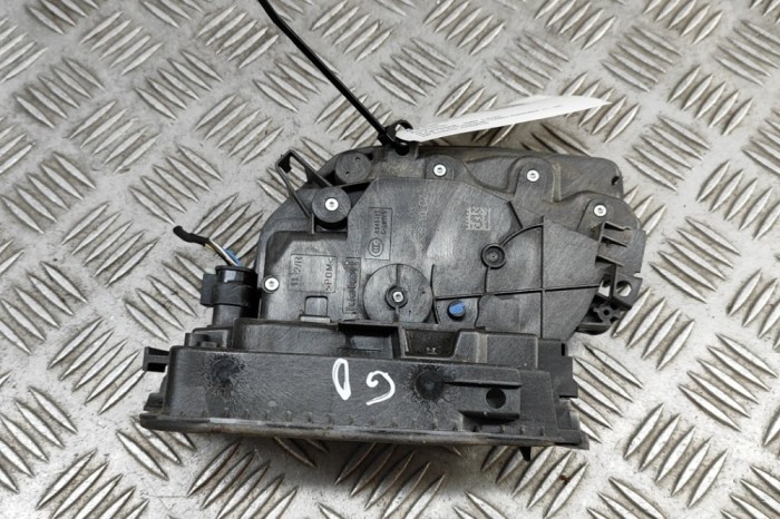 &Icirc;ncuietoare ușă dreapta spate BMW 5 G30 2019 OEM: 7477698,182838-10 31282466