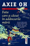 Cumpara ieftin Fata care a căzut &icirc;n ad&acirc;ncurile mării - Axie Oh