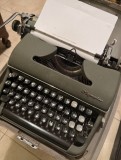 Masina de scris metalica, Olympia, in limba romana, perfect functionala