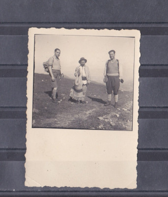 M5 C22 - FOTO - FOTOGRAFIE FOARTE VECHE - intalnire pe munte - anii 1940 foto
