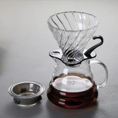 Cafetiera manuala cu filtru metalic, metoda pour-over cafea artizanala, design elegant din sticla