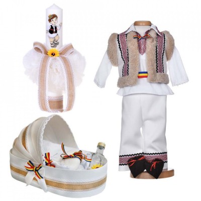 Set botez traditional baiat, trusou botez landou, lumanare si costum national, foto