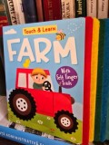 Touch &amp; learn. Farm - With felt finger trails (Atinge si invata. Ferma - Cu trasee din pasla - carte in limba engleza)