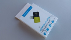 adaptor dual lightning conectare simultana incarcare si casti pentru iPhone foto