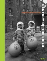 Century of the Child: Growing by Design 1900-2000 foto