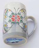 Cană cu fluturi (recipient din ceramică pictat manual) mikoidoart.ro