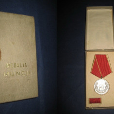 4021-I-Medalia Muncii RSR in metal argintat cu cutie originala.