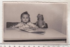 bnk foto - Copii cu jucarii - copil cu ursulet de plus - interbelica