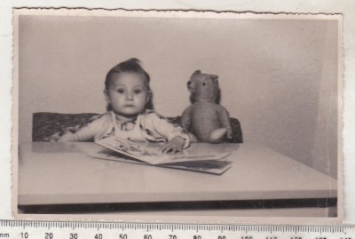 bnk foto - Copii cu jucarii - copil cu ursulet de plus - interbelica foto