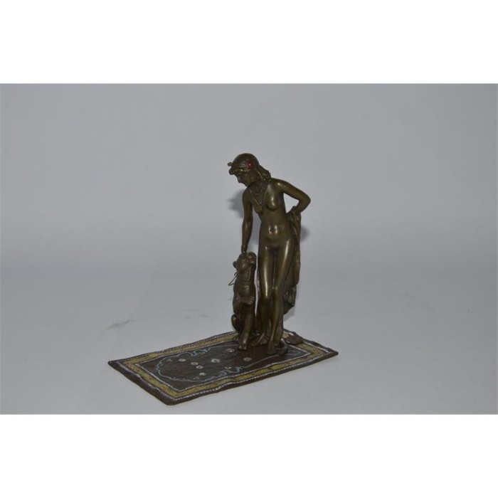 Cleopatra cu pantera -statueta din bronz pe un soclu WB-10