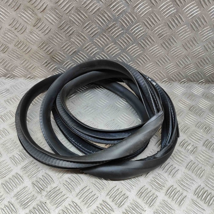 Garnitura ușă st&acirc;nga spate TESLA MODEL Y 2022 OEM: 1497675-00-D