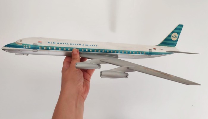 Avion macheta KLM Royal Dutch Airlines Douglas DC-8, inmatriculare PH-DCA, 46x43 cm, scara 1:100