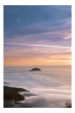 Tablou Canvas, "Dincolo de nori spre infinit", Cer, Norii, Apus, Munte, Lună, Orizont, Pitoresc, Estetic, Lumină, Calm, Natură, Frumusețe, Seninătate,